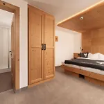 Berghof - Anno 1588 Apartment