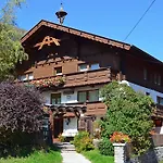 Berghof - Anno 1588 Apartment